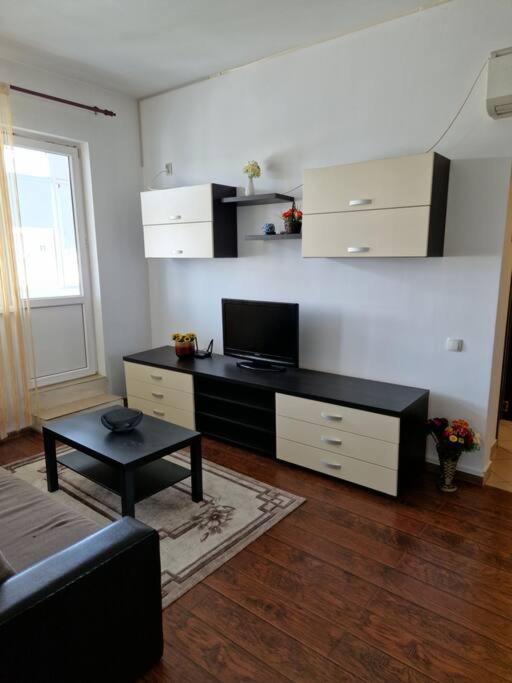 Charming Apartment With Private Terrace Бухарест Экстерьер фото