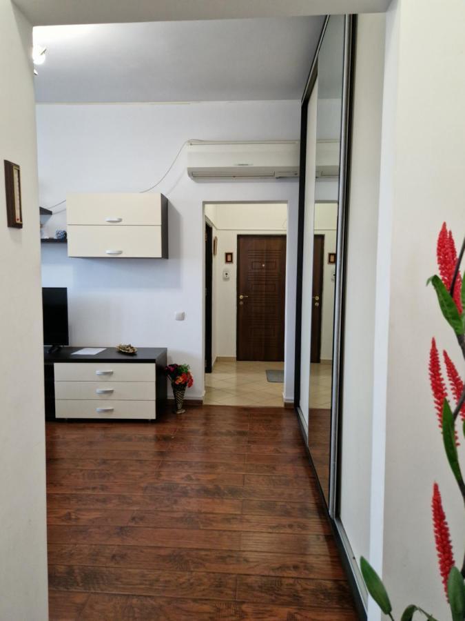 Charming Apartment With Private Terrace Бухарест Экстерьер фото